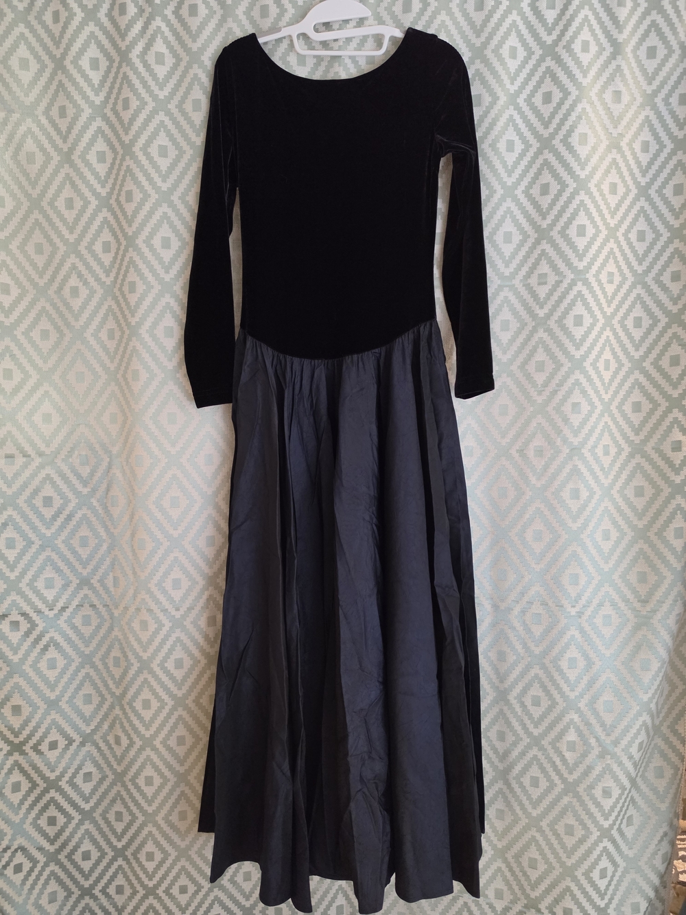 Bonnie Strauss Classic Black Long Sleeve Velvet and Acetate Dress